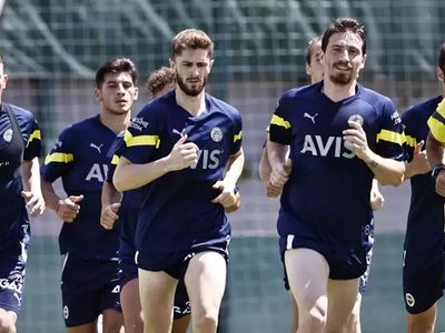 Fenerbahçe'de Şampiyonlar Ligi için Dinamo Kiev ile oynanacak olan maç öncesi yıldız isimlerden güzel haber geldi!