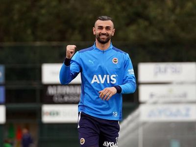 Fenerbahçe'de Serdar Dursun kendisini yeteri kadar oynatmadığını düşündüğü eski teknik direktörü Vitor Pereira'ya söyledikleriyle gündem oldu