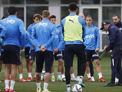 Fenerbahçe'de Vitor Pereira'dan Galatasaray Derbisi Öncesi Takımla Toplantı!