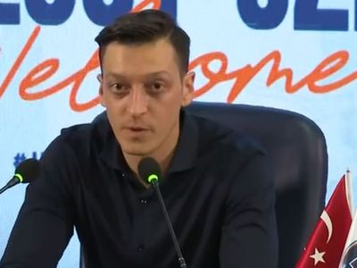 Fenerbahçe'den, Medipol Başakşehir'e transfer olan Mesut Özil'den dikkat çeken açıklamalar geldi!