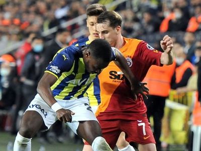 Fenerbahçeli Bright Osayi - Samuel, Galatasaray ile oynanan derbi sonrasında Kerem Aktürkoğlu hakkında övgüyle bahsetti!