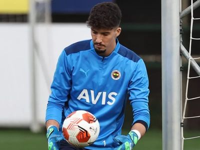 Fenerbahçe'nin kalecisi Altay Bayındır, Ukrayna'da çıkan savaşla ilgili paylaşım yaptı!