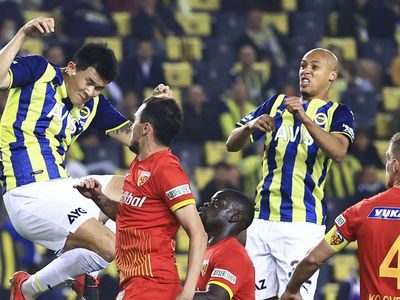 Fenerbahçe'nin Kongolu Futbolcusu Marcel Tisserand Milli Takım Kampında Sakatlandı!