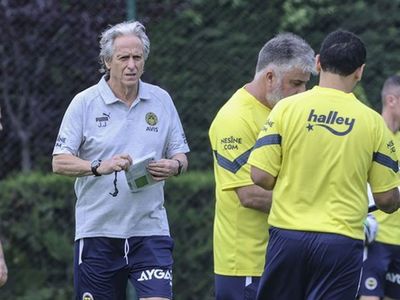 Fenerbahçe'nin yeni teknik direktörü Jorge Jesus, genç futbolcu Burak Kapacak'ı takıma kazandırdı!