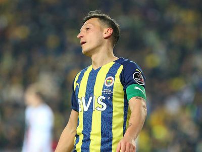 Fenerbahçe’yi takipten çıkan Mesut Özil takımdan ayrılacak mı? Mesut Özil Fenerbahçe’ye hizmet etmek istediğini yalan haberlere itibar edilmemesini istedi