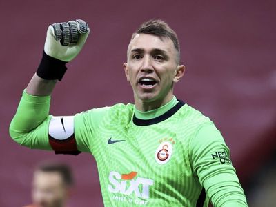 Fernando Muslera, Galatasaray'da en unutamadığı karşılaşmanın Kadiköy'de Fenerbahçe karşısında şampiyon oldukları maç olduğunu söyledi