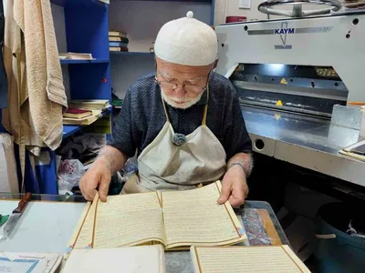 Uzun yıllardır Kur’an ciltleyen ustadan önemli uyarı: Her Müslümanın bir Kur’an-ı Kerim'i olmalı