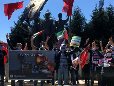 Filistinli Gençler Katil İsrail’e Tepki Gösterdi