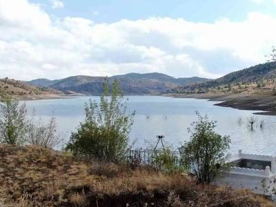 Fırsatı hemen kullandılar: Kaybolan mezarlık suların çekilmesiyle ortaya çıktı
