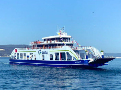 Fırtına feribot seferlerini durdurdu