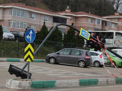 Fırtına o illeri esir aldı: Bursa’da eğitime ara verildi