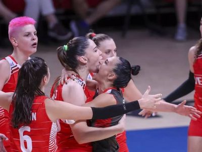 FIVB Milletler Ligi Maçı’nda İtalya Türkiye’yi 3-0 mağlup etti! Bakan Kasapoğlu maçı yakından takip etti