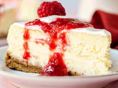 Frambuazlı cheesecake nasıl yapılır? Cheesecake pişer mi? Tam ölçülü frambuazlı cheesecake tarifi