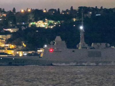 Fransa Savaş Gemisi Boğaz'dan Geçti! Rus Donanması Peşlerine Düştü