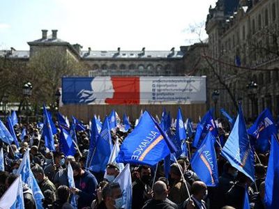 Fransa'da Bu Kez Polisler Sokağa Çıkıp Protesto Ettiler