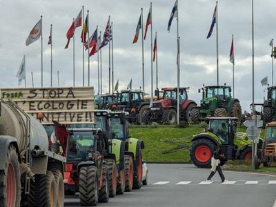 Fransa'da işçiler greve gitti: Sendikadan zam talebi geldi