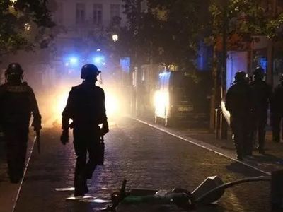 Fransa’da sular durulmuyor: Bir genç daha polis tarafından vuruldu