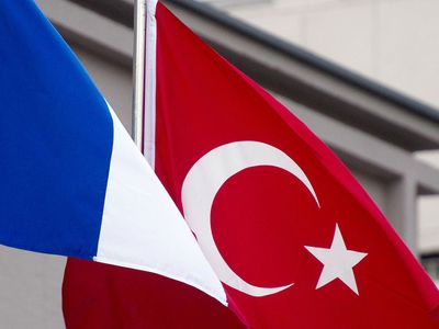 Fransız Medyasından Dikkat Çeken Türkiye İtirafı: Yüzlerce Müslüman Genci Cezbediyor!