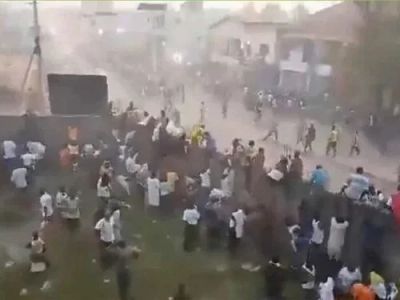 Futbol maçında izdiham: En az 56 kişi hayatını kaybetti