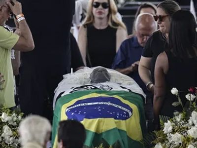 Pele futbola başladığı yerde sonsuzluğa uğurlandı