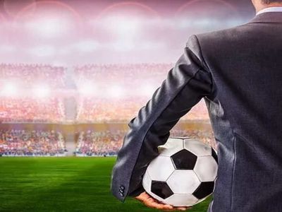 Futbolcu menajeri nedir, nasıl olunur? Futbolcu menajeri görevleri nelerdir, ne iş yaparlar? Futbolcu menajeri olma şartları ve maaşları