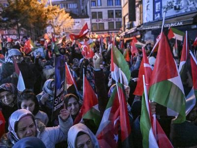 Galata Köprüsü’nde vicdan seli: Dualar Gazze için semaya yükseldi