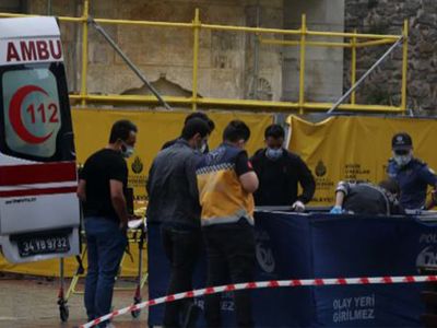 Galata Kulesinden Düşen Genç Hayatını Kaybetti