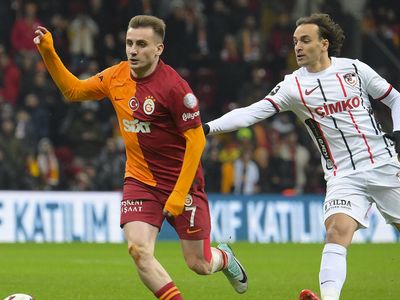 Galatasaray 2 golle güldü: Fenerbahçe'nin peşini bırakmadı
