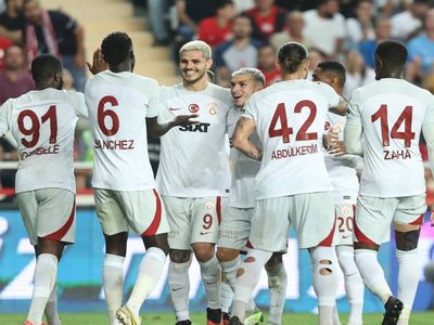 Galatasaray Antalyaspor’u 7 bitirdi: Mauro Icardi tarihe geçti