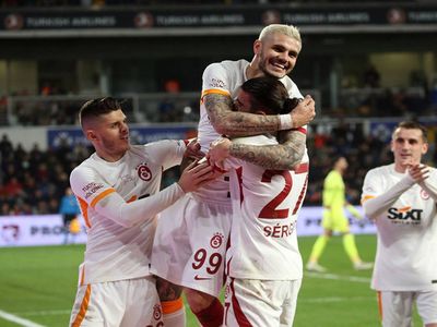Galatasaray araya tarihi farkla gitti: Başakşehir’e deplasmanda 7 gol attılar