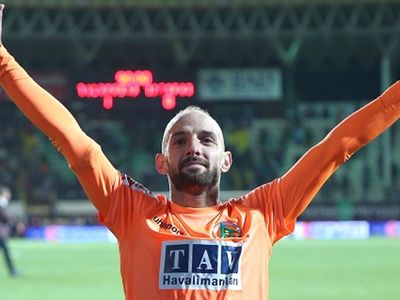 Galatasaray, Aytemiz Alanyaspor'dan Efecan Karaca'yı transfer ediyor!