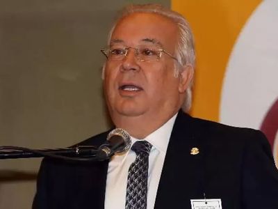 Galatasaray Başkan Adayı Eşret Hamamcıoğlu, seçimi kazanması halinde kulübü Domenec Torrent konusunda zarara uğratmayacağını söyledi
