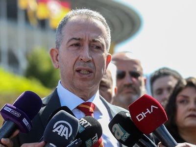 Galatasaray Başkan Adayı Metin Öztürk, Antalyaspor Başkanı Aziz Çetin'i kendisi hakkında yaptığı şımarık çocuk benzetmesi nedeniyle cinsiyetçilikle suçladı