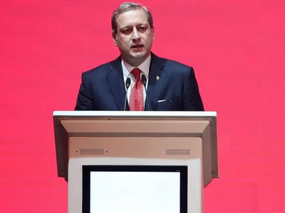 Galatasaray Başkanı Burak Elmas, Divan Kurulu Toplantısı'nda son kez mikrofonların başına geçerek camiaya veda etti