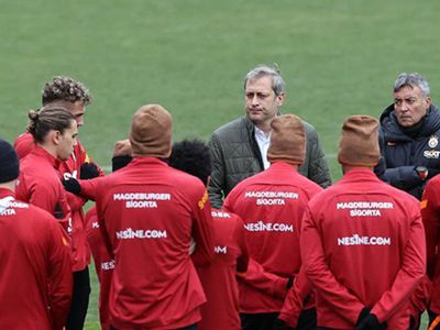 Galatasaray Başkanı Burak Elmas, Fenerbahçe derbisi öncesi futbolcularla konuştu!