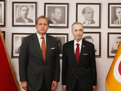 Galatasaray Başkanı Burak Elmas'tan Mustafa Cengiz'e Jest!