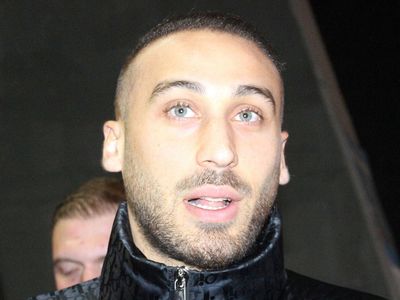 Galatasaray - Beşiktaş derbisini izlemeye gelen Cenk Tosun'dan transfer ve sakatlık açıklaması!