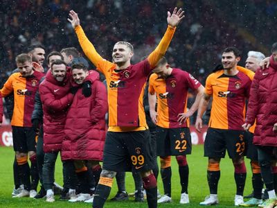 Galatasaray endişe veren ayrılıklar: 2 yıldız erkenden yolcu oluyor