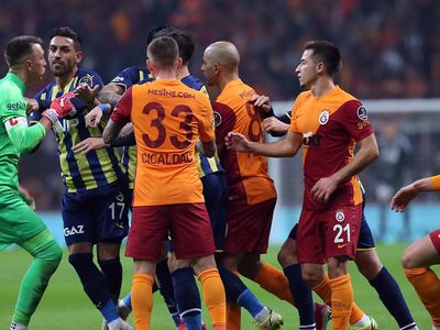 Galatasaray-Fenerbahçe Derbisinin PFDK Sevkleri Belli Olduı!