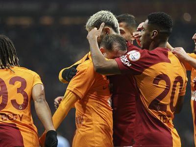 Galatasaray Fenerbahçe'nin rekorunu 19 yıl sonra egale etti