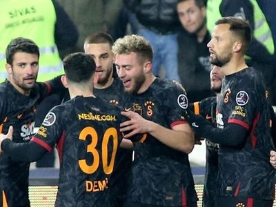 Galatasaray, geriye düştüğü maçta galibiyeti aldı