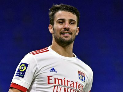 Galatasaray Leo Dubois transferini bitirdi mi? Sarı kırmızılılar yıldız oyuncuyla anlaşmaya vardı
