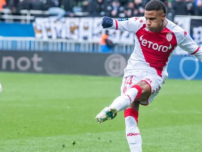Galatasaray sol bek transferinde mutlu sona ulaştı: Ismail Jakobs, İstanbul’a geldi