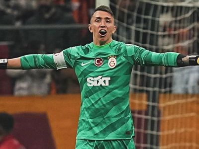 Galatasaray taraftarını üzecek haber: Muslera'nın kararı belli oldu