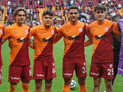 Galatasaray Teknik Direktörü Domenec Torrent, Yeni Malatyaspor maçında genç futbolcuları kadroya almadı!