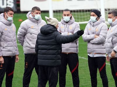 Galatasaray Teknik Direktörü Fatih Terim'den Derbi Öncesi Toplantı!