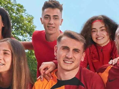 Galatasaray yeni sezon formaları satışa çıktı mı? GS yeni forma resimleri ve satış fiyatları