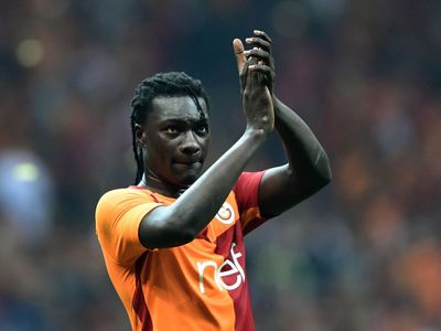 Galatasaray'da Bafetimbi Gomis Adana Demirspor maçının ardından bu sezon için taraftarlardan özür diledi