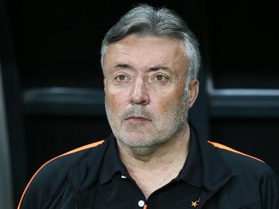 Galatasaray'da Domenec Torrent, Fenerbahçe maçını kaybetmelerinin ardından sezonun kendileri için bitmiş gibi gösterildiğini söyledi