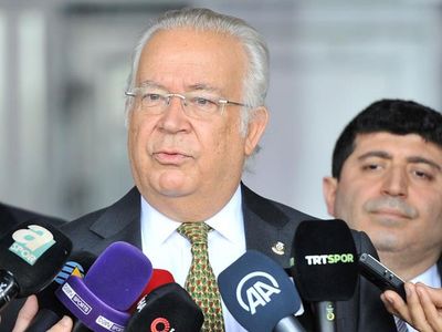 Galatasaray'da Eşref Hamamcıoğlu başkan adaylığını açıkladı! Camiaya birlik olmaları gerektiğin yönünde mesaj verdi